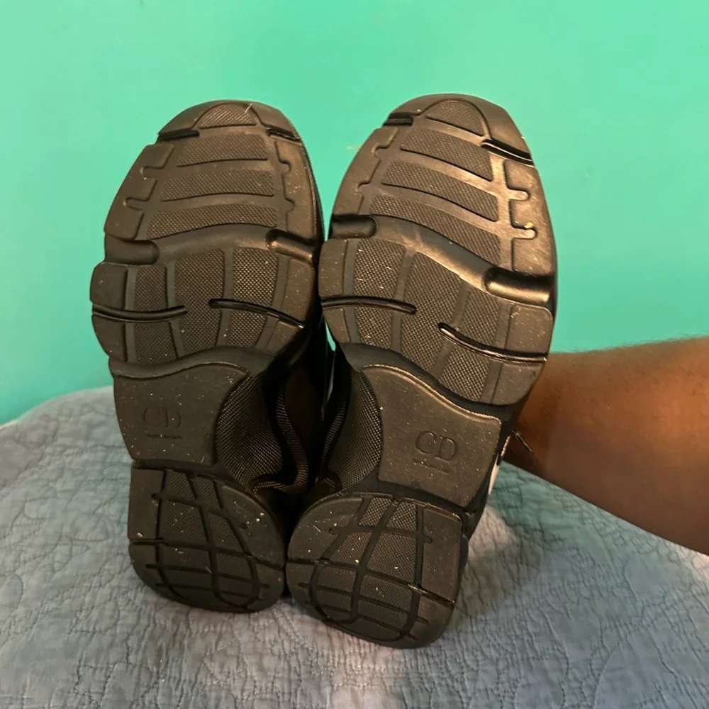 Dior B22 Black and White Mesh Sneakers - Picture 3 of 3